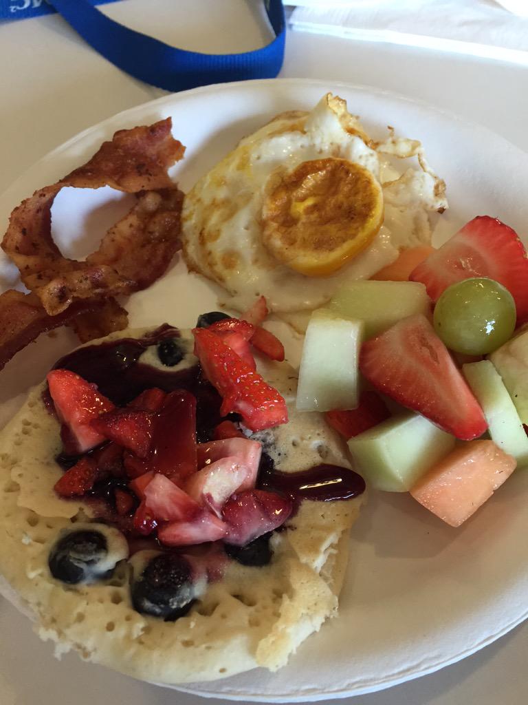 haileyswillia's tweet photo. Great start to the day. Thank you to the best engineers in the world. @EMCIsilon #EngineeringBreakfast #Isilon http://t.co/x7MiBn0BpR