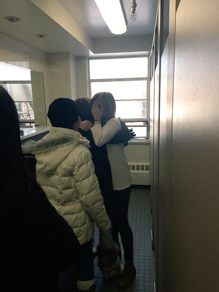 PaulaAnne4's tweet photo. when my mom and sisters surprise me while I'm brushing my teeth >>> http://t.co/ZaGQ3S1fv5