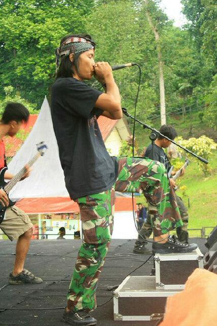 Perform @BORNEOMETALCAMP