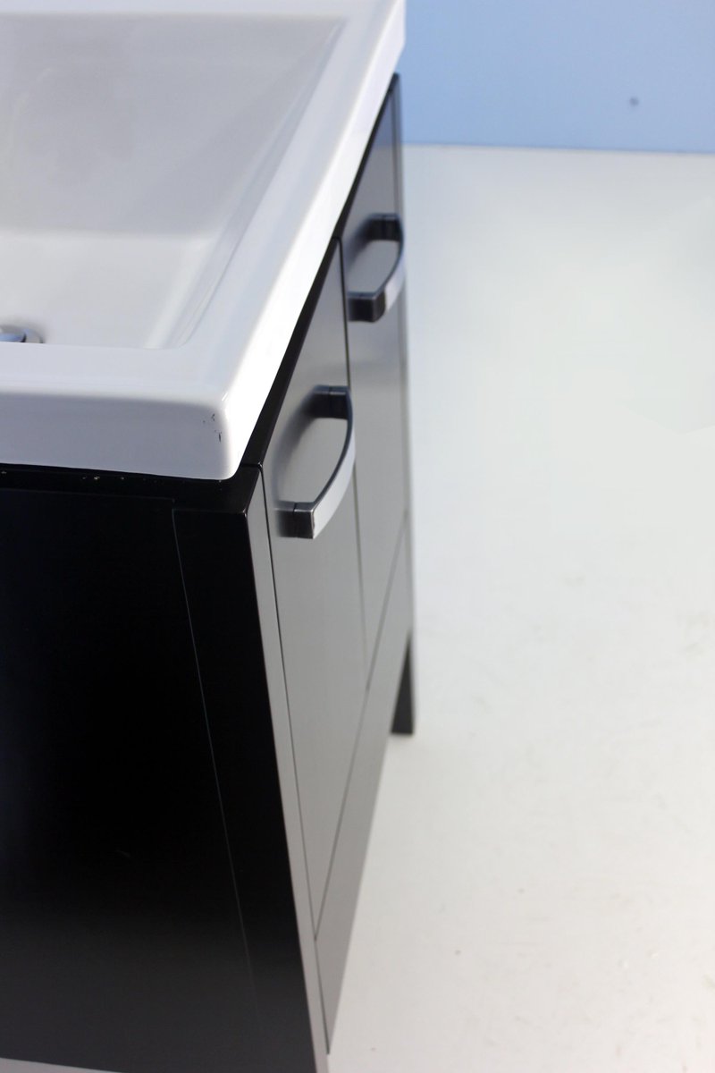 Vinpow's tweet image. You can park this good looking compact in the #smallbathrooms. #solidwoodvanity #smallvanity vinpow.ca/index.php/bath…