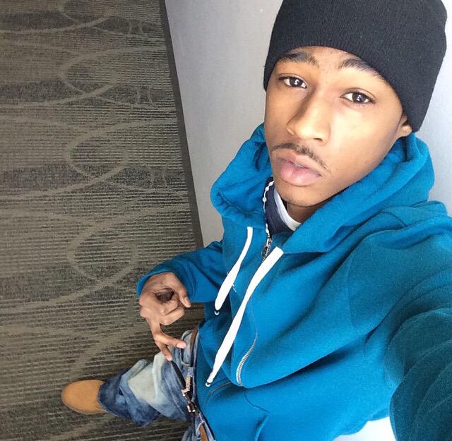 RR_GotClout's tweet photo. Dey Say I Live Life Too fast Boi So fast i mite Crash Boi🚙💨💨💦 http://t.co/p9Tj7DZpIy