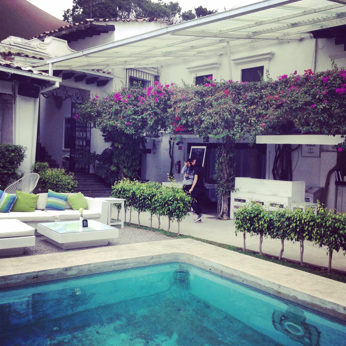 Eatlivemexico's tweet photo. Check out House Cafe + Lounge next time you're in #Cuernavaca. Part of @LASCASASBB http://t.co/eqIFuA0Rs3 http://t.co/wX0H4EDl8m