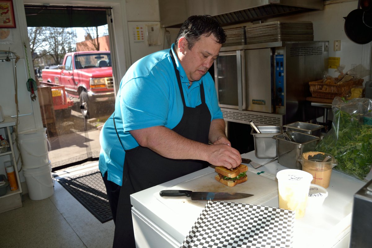 OH_Ye_BAr_day's tweet image. #TGIF #Ribslayer Craig Haagenson's new #PulledPork #sandwich and it doesn't have a #name yet. #BBQ #Bistro #Oregon