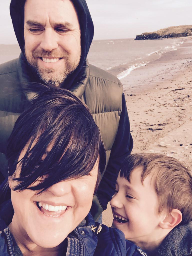 JoanneJagger's tweet photo. #ambleharbour #familytime #beachwalks http://t.co/skk9leVVX1