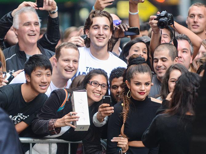 gomezdrugselly's tweet photo. Selena and Selenators #BestFanArmy #Selenators #iHeartAwards http://t.co/ziQkBv1Gox