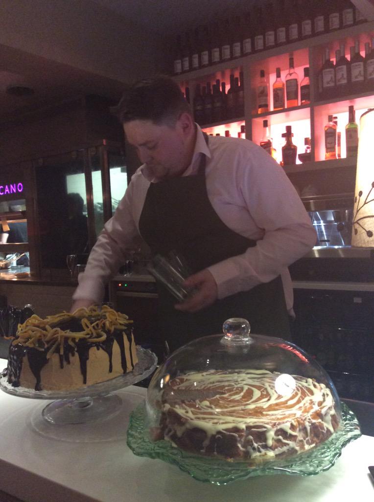 EatAtDeanes's tweet photo. Well, look who's up in #Deane_And_Decano now ! Will he burst into song? #Conail
^É http://t.co/oNu1udPH8T