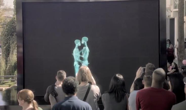 20m_genteytv's tweet photo. El amor no tiene etiquetas, ni género, ni razas: el vídeo que arrasa en YouTube http://t.co/PtXTHFb6m8 http://t.co/kzcDqEUaWP