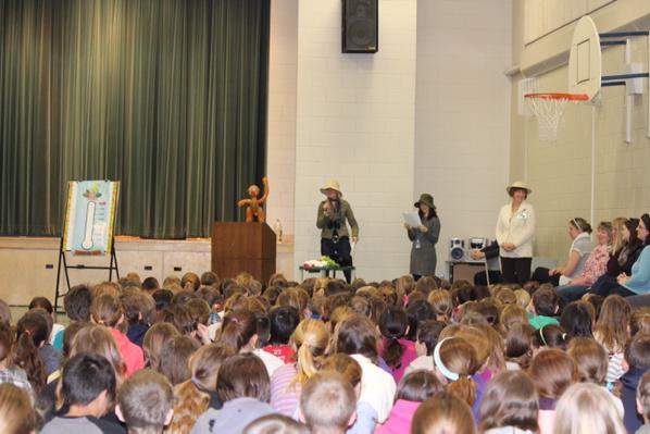 ALJ_official's tweet photo. The 2015 @ALJ_official#Wild About Reading #Readathon kicked off today to raise funds for a new, accessible playground http://t.co/VWcVx1eR38