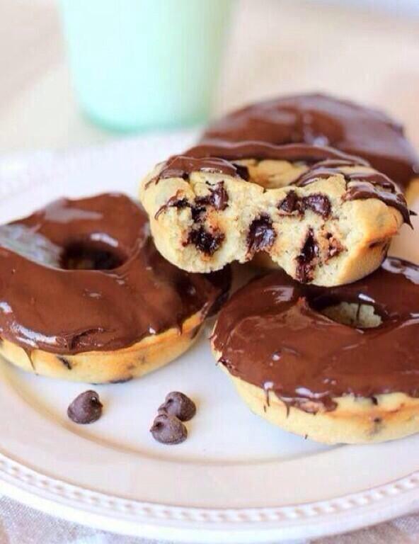 StumblerTop's tweet photo. Nutella chocolate donuts http://t.co/QaEaoPuAXy