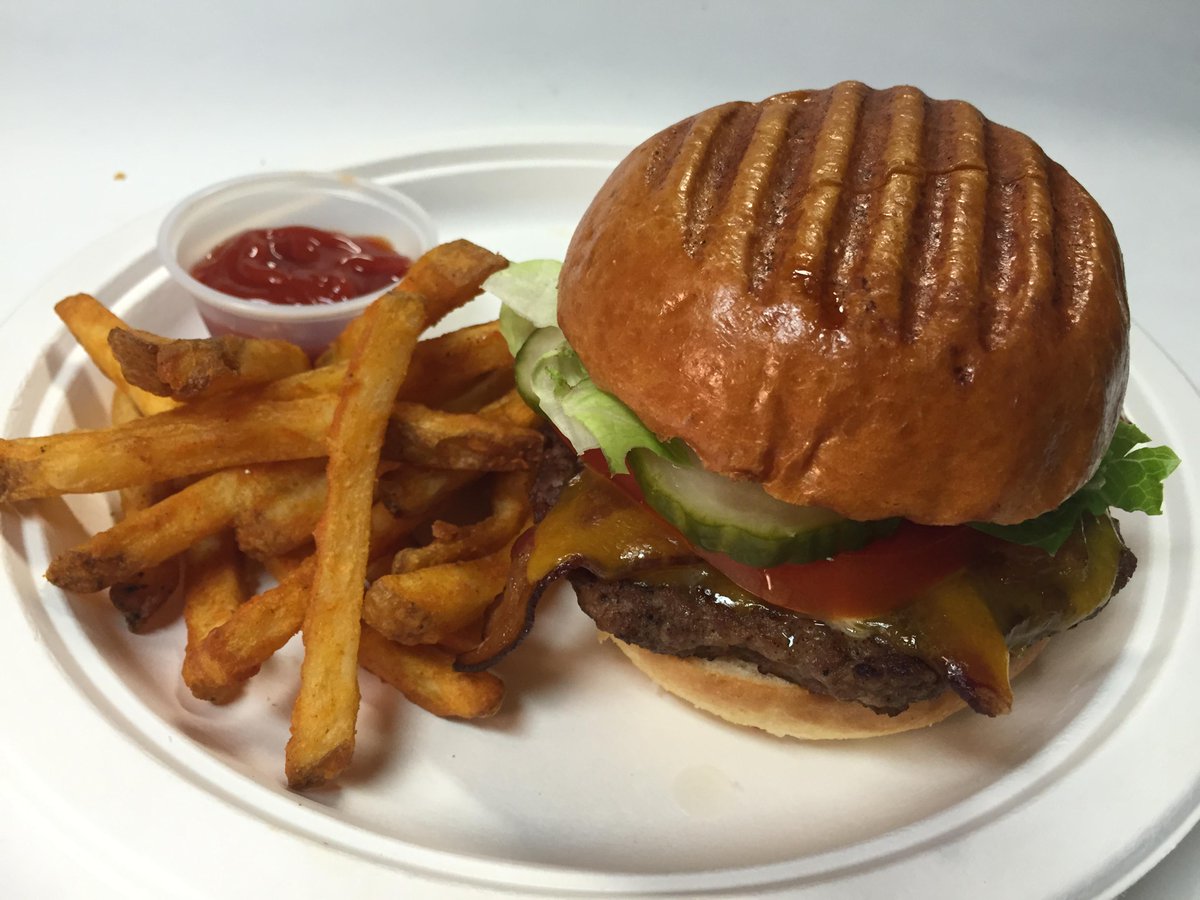 TheMunchery's tweet photo. Hangry Burger lovers beware, this burger will rock your world. The Munchery #chseats http://t.co/CEXHZZZRzI http://t.co/FAaeAUsrys