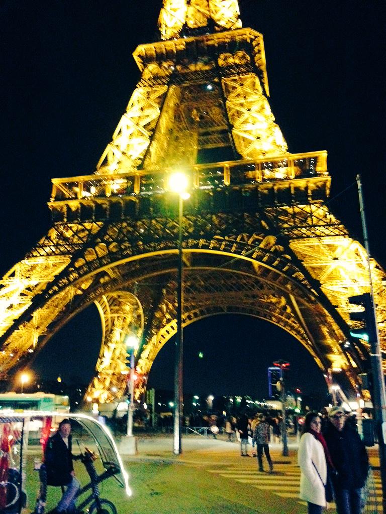 AlvaroRubio8's tweet photo. París en la noche... Una maravilla con @lety_915 http://t.co/LS5Ap0as8E