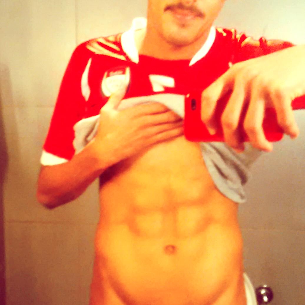 انا توب أملس وحلو ابي بوتوم متين ومشعر يكون دفيع من الكويت الجاد يجي كيك 3book