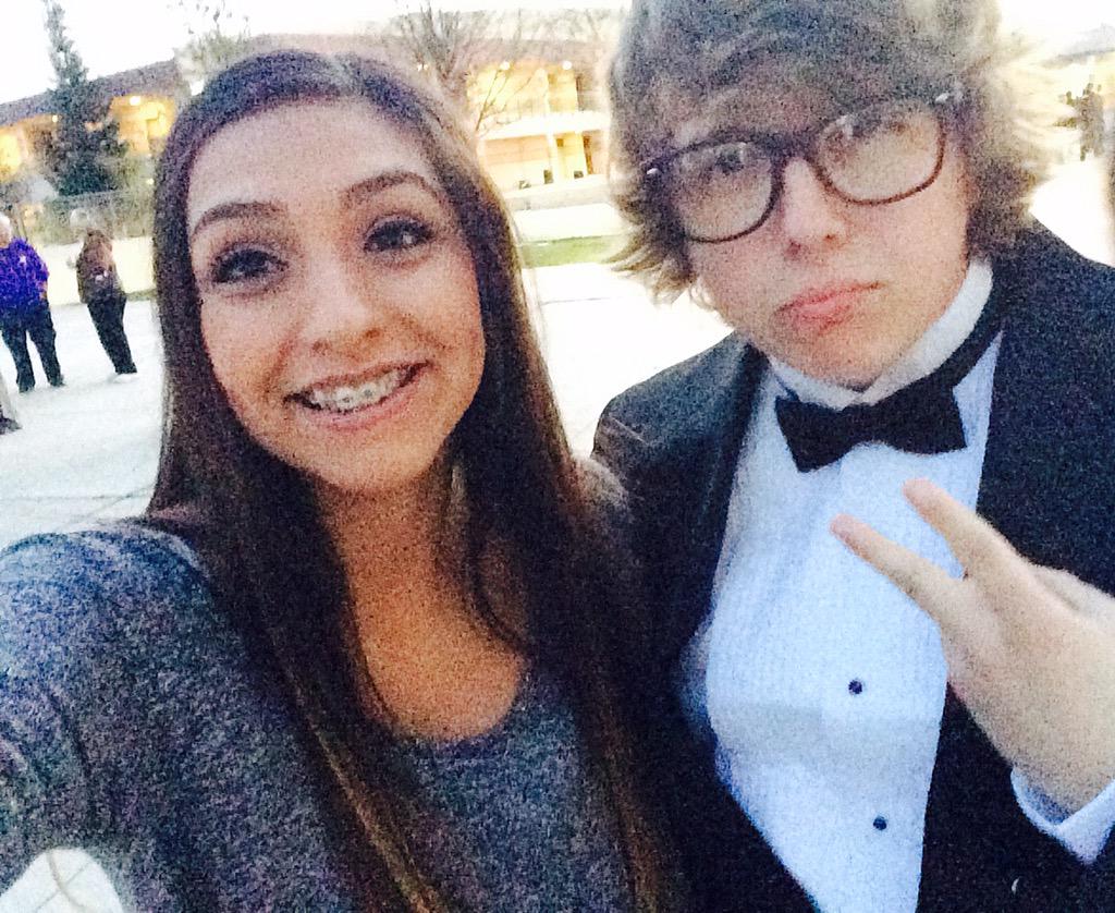monyy_guzman's tweet photo. Pretty much sums us up❤️😊😜 #bestfriend #sterny http://t.co/LoqDjzQHCH
