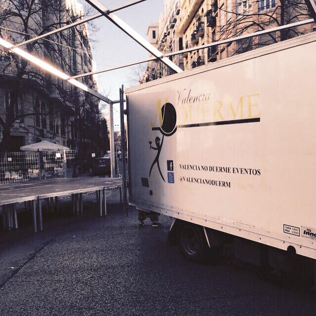 valencianoduerm's tweet image. #FALLAS2015 montando carpa y escenario en @FallaCiscar  #Laliamos