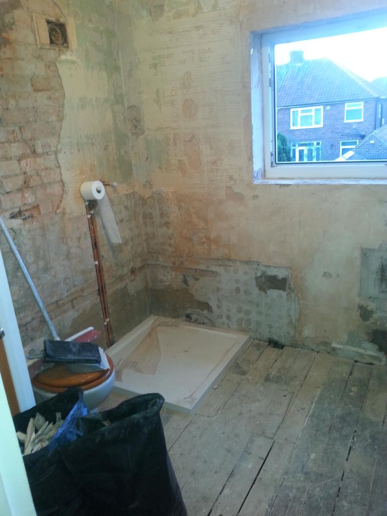 CGTilingYork's tweet photo. Another bathroom tiled before/after pics nice to see it finished  #yorktiler http://t.co/W9JsGyvSK3