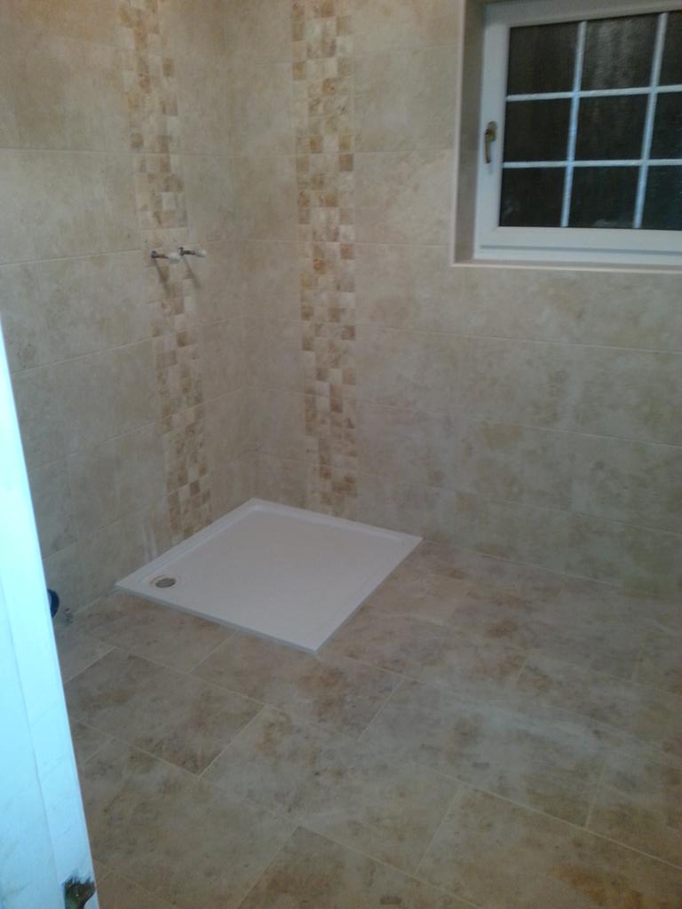 CGTilingYork's tweet photo. Another bathroom tiled before/after pics nice to see it finished  #yorktiler http://t.co/W9JsGyvSK3