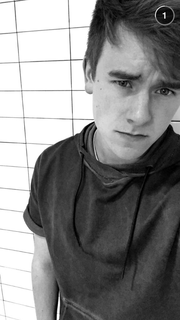 _boysofyoutube's tweet photo. Connor Franta is a god. http://t.co/VCuLEPnV4U