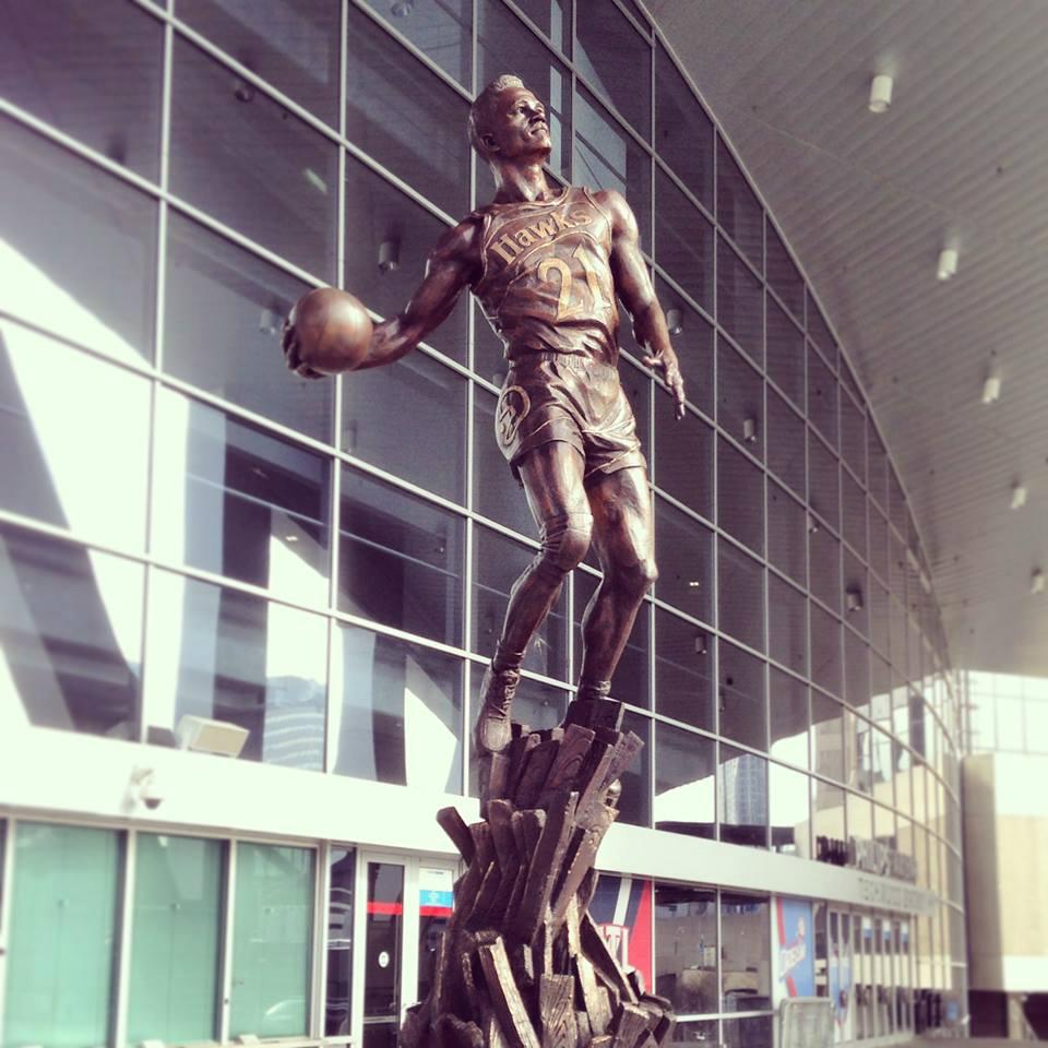 CNNCenter's tweet image. Hawks v.Cavs will tip for #NiqueNight @ 7:30pm! Get to @PhilipsArena early to see a special tribute to a #TrueLegend.