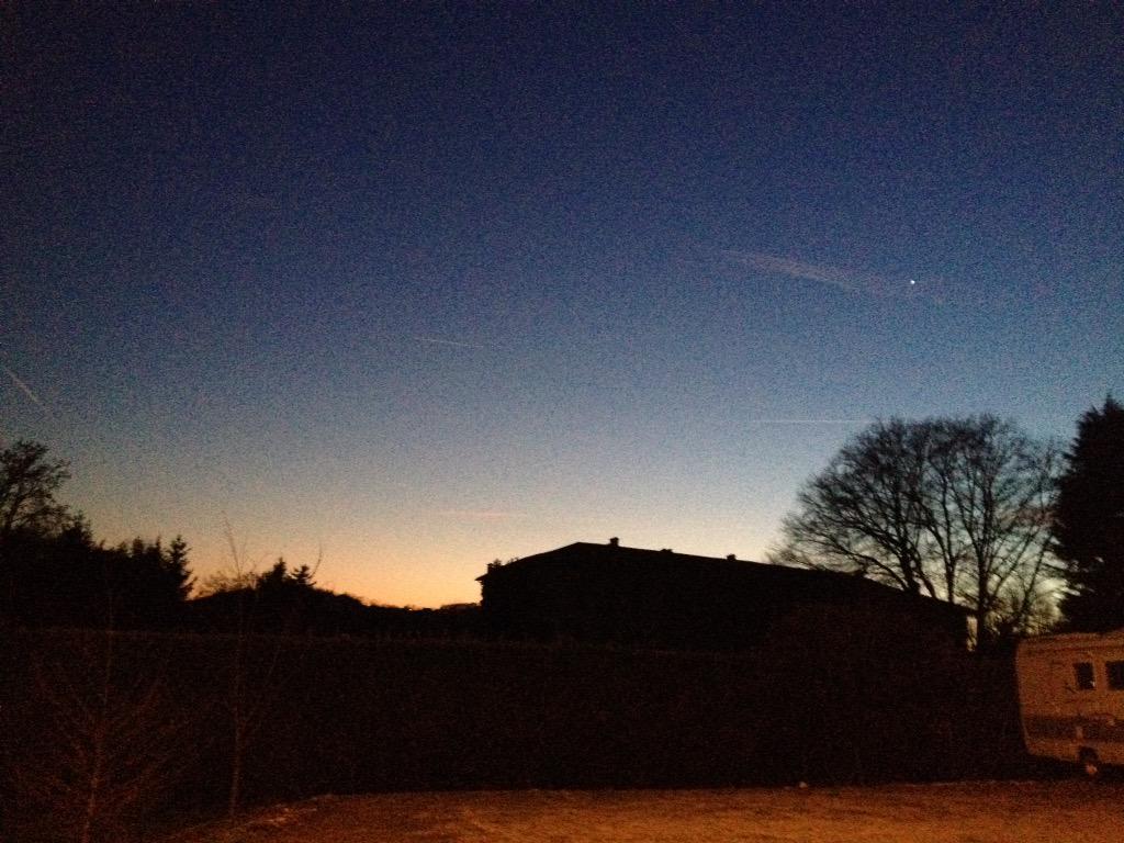 _MaryB's tweet image. Prima stella della sera in attesa delle altre...✨ @QuartoGrado #quartograders 
#donne #prede
A tra pochissimo