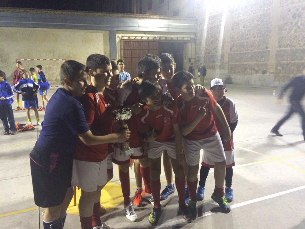 ParroquiaYepes's tweet photo. Nuestro equipo de #Yepes ha ganado en el #Torneo de #SanJosé del @semimenorto 
Felicidades campeones!! http://t.co/wqRf1WDrJt