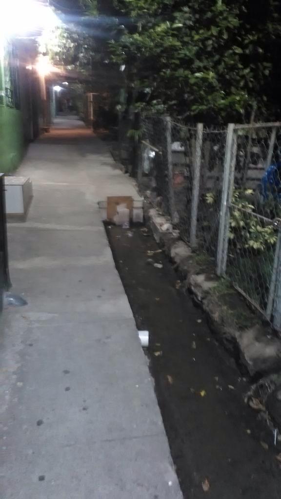 Denuncia <a href="/althygrace/">Althy</a> obra inconclusa de <a href="/Santatecla_sv/">Santa Tecla</a> trae problemas de salud a residentes de col. San Jose.