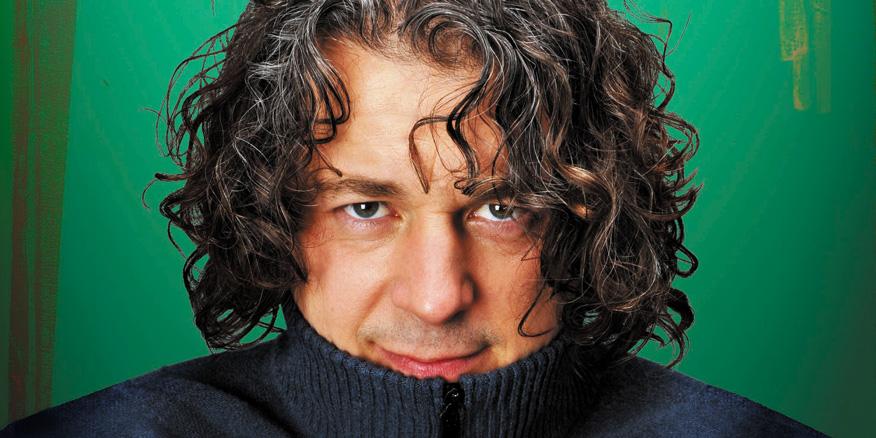 We\d like to wish a very happy 49th birthday today to comedian and actor Alan Davies. 