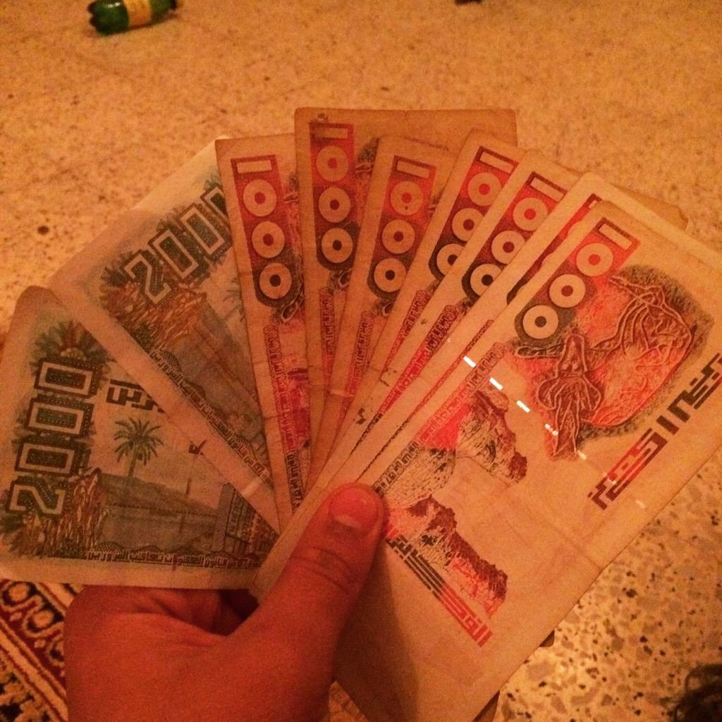 Adlaane176's tweet photo. WAllah o bled jcroi jsui riche alors ksa fait que 80€ 😩🔫 http://t.co/HiWqmugqd3