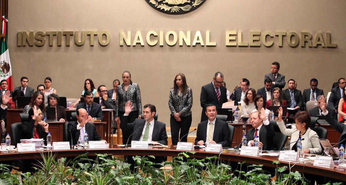 ElInformanteMX's tweet photo. Inicia #INE sesión con #asistencia de todos #lospartidos. @INEMexico @mexico
@lorenzocordovav http://t.co/HdZLApxayK