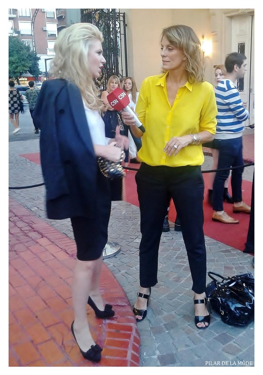 pilardelamode's tweet photo. Divinas @EsmeraldaMitre y @nequigalotti en acción, antes del desfile de @ZitoGraciela en @designerslookba! #DLBA15 http://t.co/ltSWVJUyBH