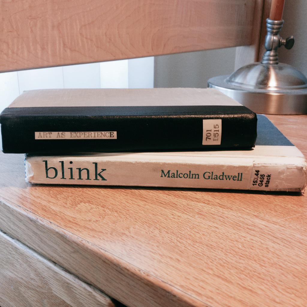 feefifoferra's tweet image. These are two of my favorite books so I guess its a self portrait, too.

#sortedbooks #theartassignment