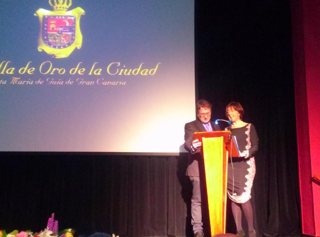 <a href="/Direccion_ECCA/">Dirección Fundaciones ECCA</a> y @aosorio_ecca reconocen el apoyo de <a href="/aytoguia/">Santa María de Guía</a> para seguir realizando nuestra labor educativa.