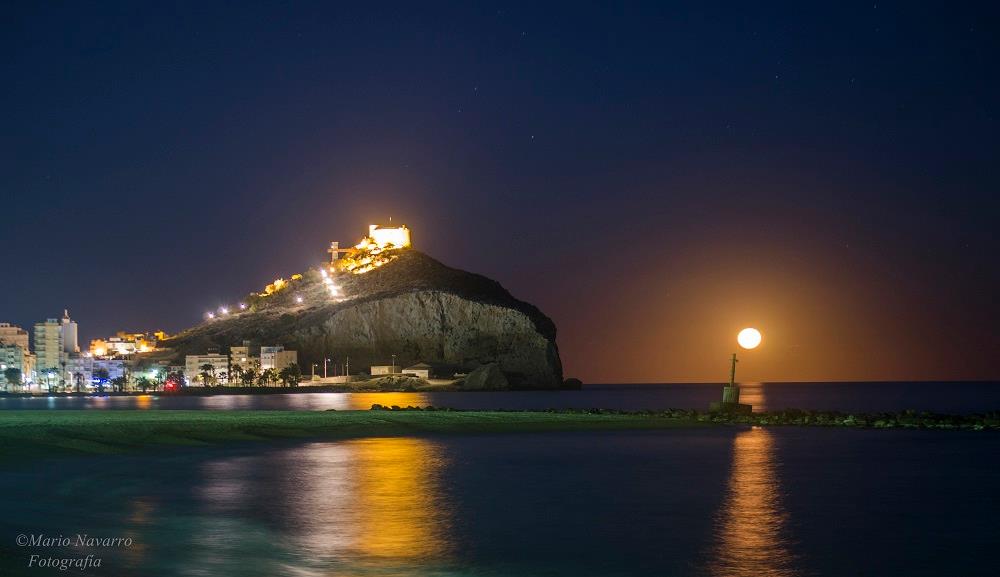 ¡Qué maravilla!. ¡Salida de la #Luna desde la Playa de Poniente de #Águilas (#Murcia)!. Imagen: <a href="/Mario17N/">Mario Navarro</a>.