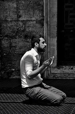 _Amr_Elsayed's tweet photo. إذا تركك الجميع وتخلوا عنك فاستأنس بالله وكفى به مؤنسًا .. قيام الليل عباد الرحمن http://t.co/VHmWtpgOb1
