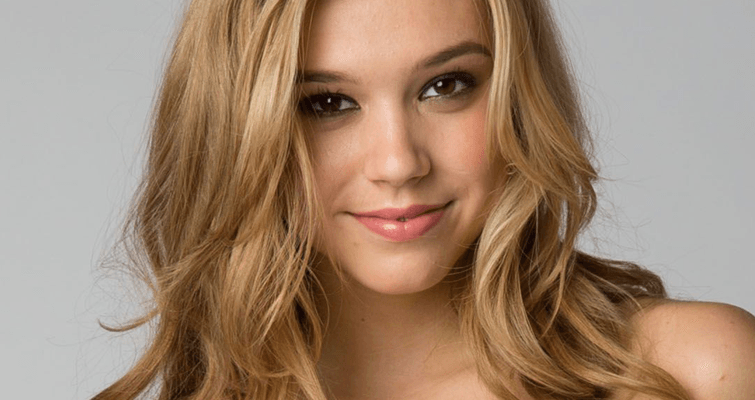 QCelebrities's tweet photo. Alexis Ren - http://t.co/r16DhzCEYz http://t.co/MlNq2vLRC8