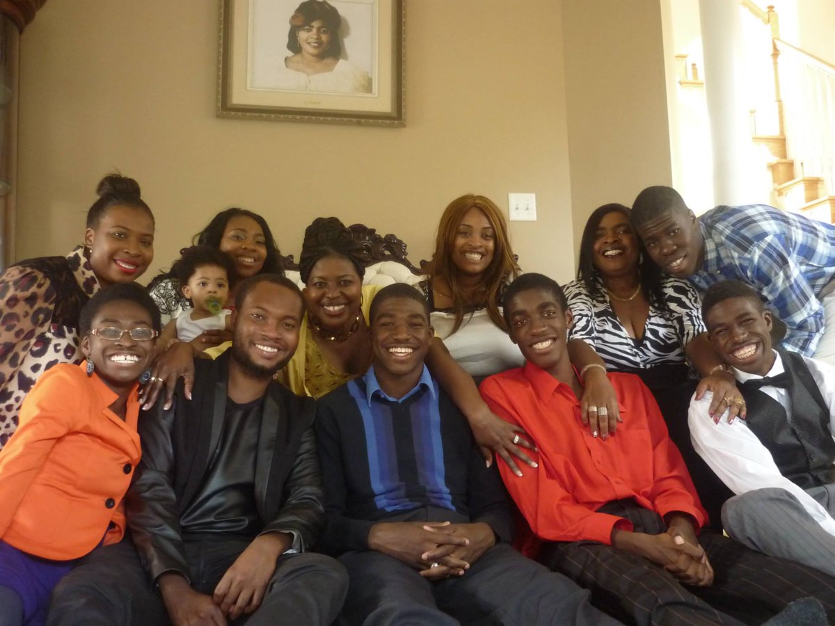 leonicka's tweet photo. @zellieimani #BlackFamilyUnity RT @leonicka: Usie. [Oct 2013] #BlackOutDay http://t.co/LcyaBVAWSW
