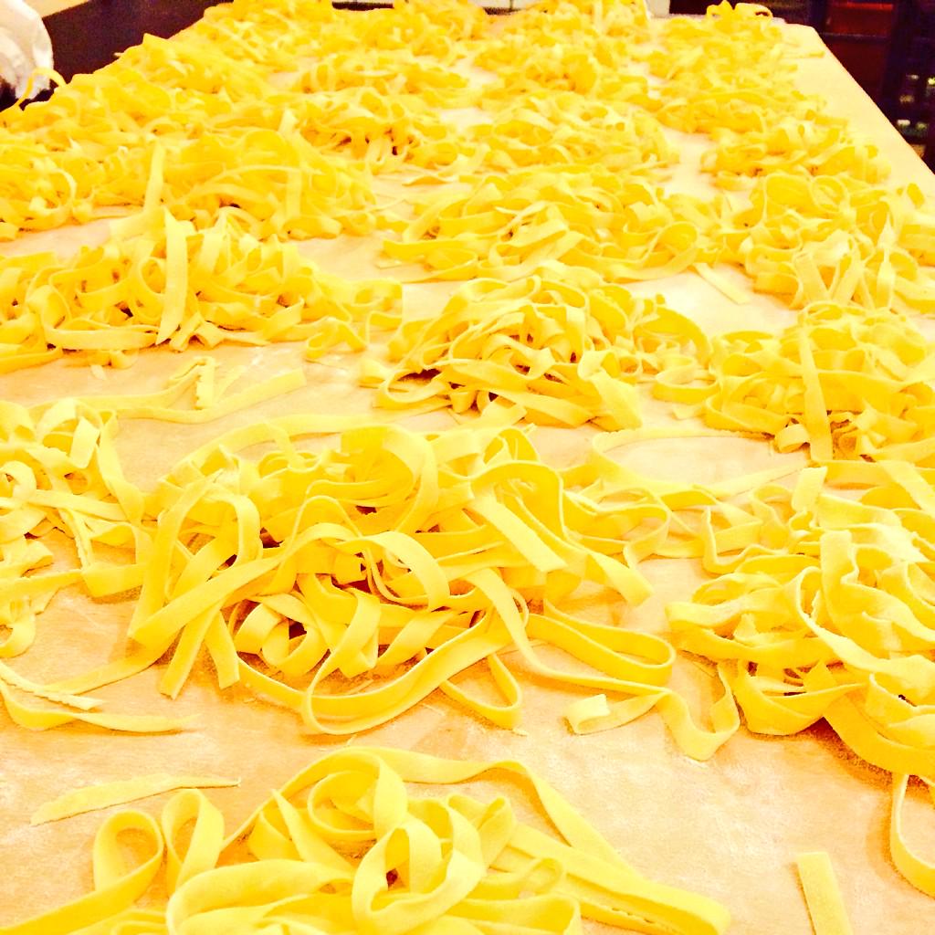 valentinaguarn's tweet photo. Ecco le mie tagliatelle homemade,dedicate a voi perchè mi mancate già! @barbierichef @Jbastianich http://t.co/yaht0d4uyA