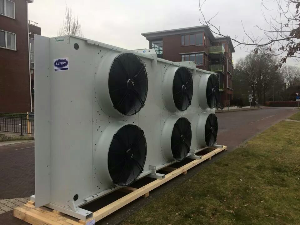 De eerste week van de ombouw zit er op en het gaat erg snel. Vandaag is de nieuwe koelinstallatie geplaatst