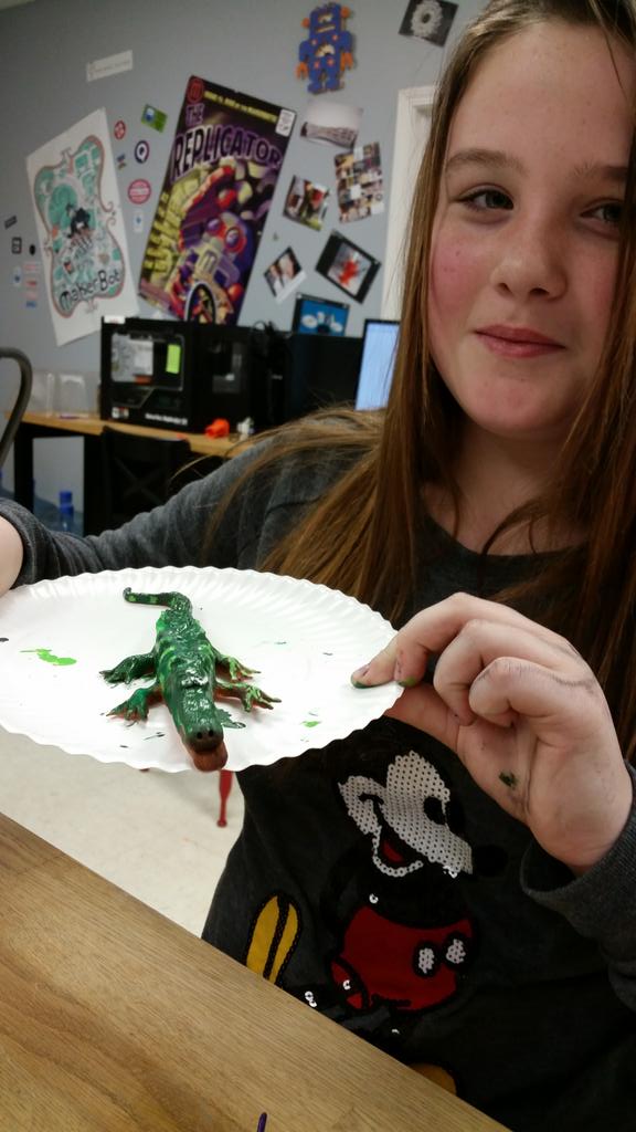 V2ga_'s tweet photo. We are LOVING this clay crocodile that Courtney sculpted and painted! #nxtgclubhouse #makerspace #youthmakers http://t.co/XCHoRccrup