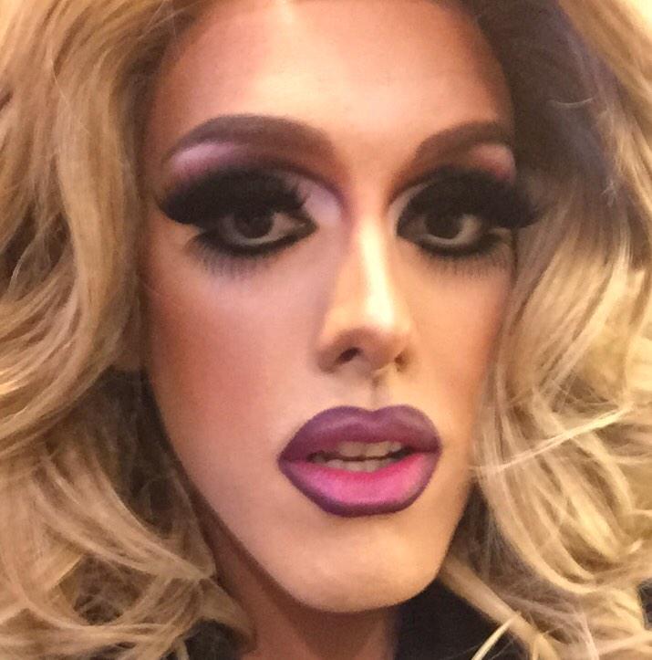 CarnieAsada's tweet photo. You can this beat mug tonight at DIVAS @1081Post. Show at 11pm http://t.co/iCgJO4MAos