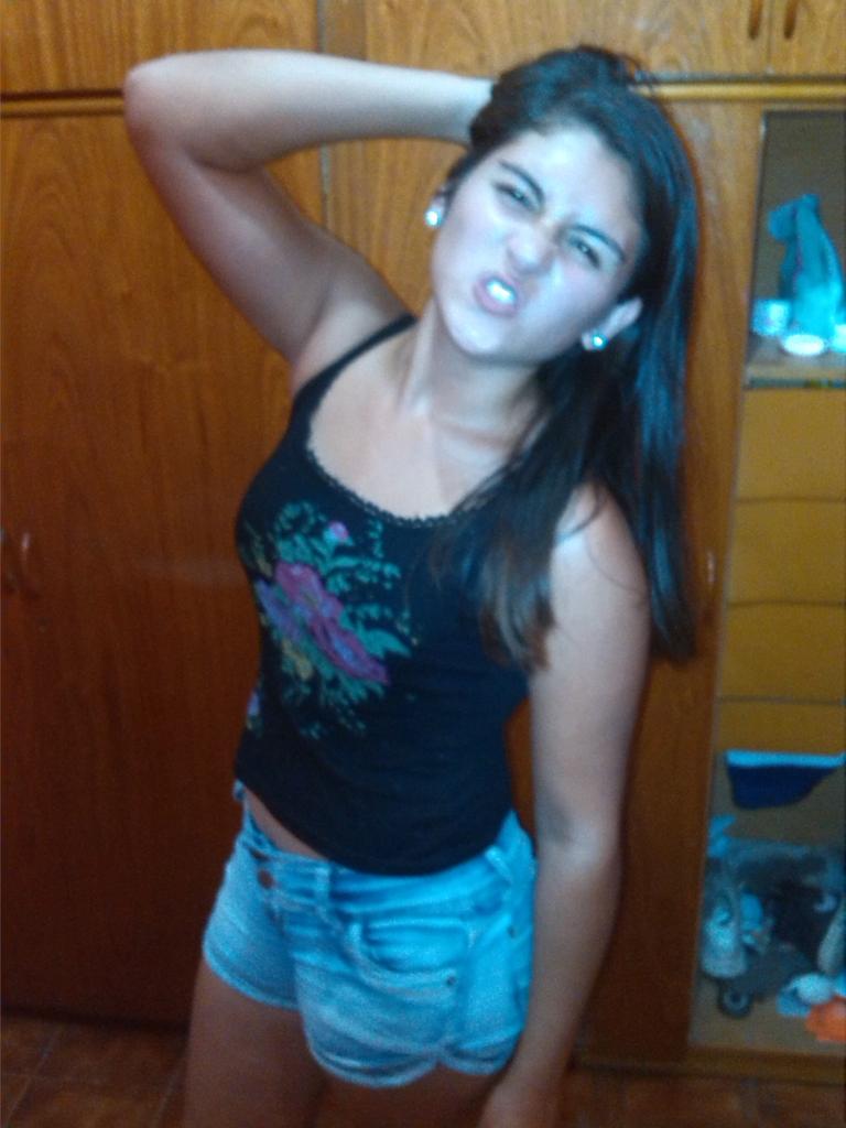 Mica_MacCormick's tweet photo. Alvaarez :)
Grr . Jajaja
#Finde #frieeends http://t.co/Qd3S9h6SIe