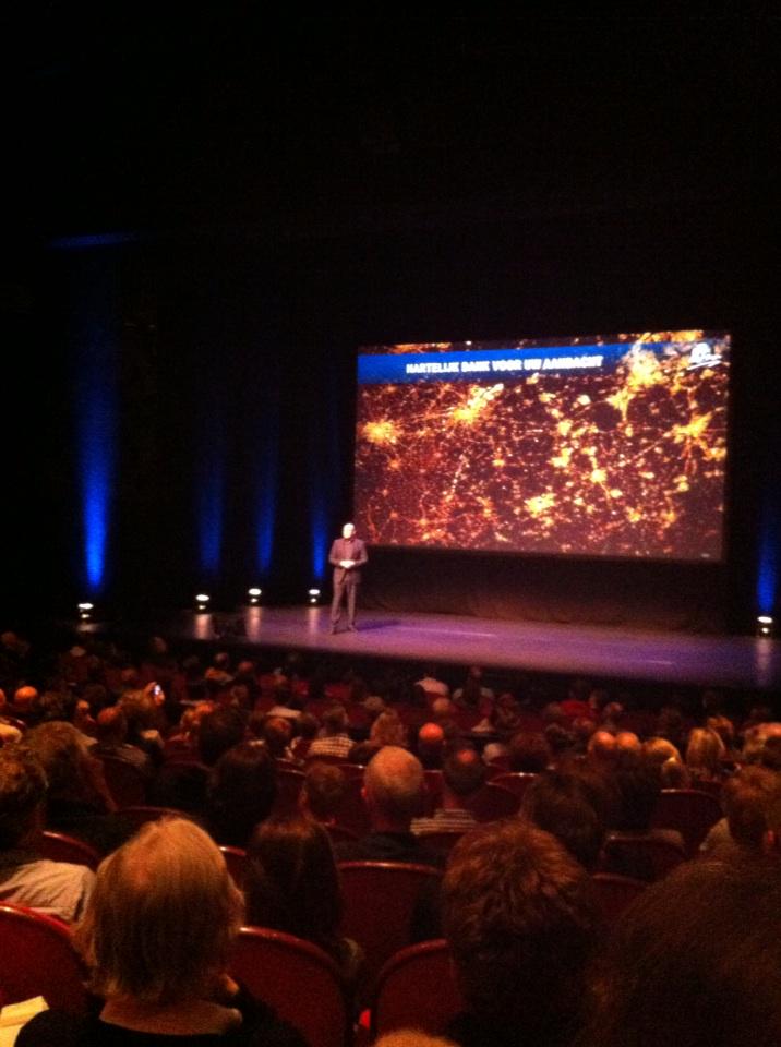 MoorenKarin's tweet photo. Theater Academy door André Kuipers. Wat een eer om hierbij te mogen zijn http://t.co/H6irxzewI7