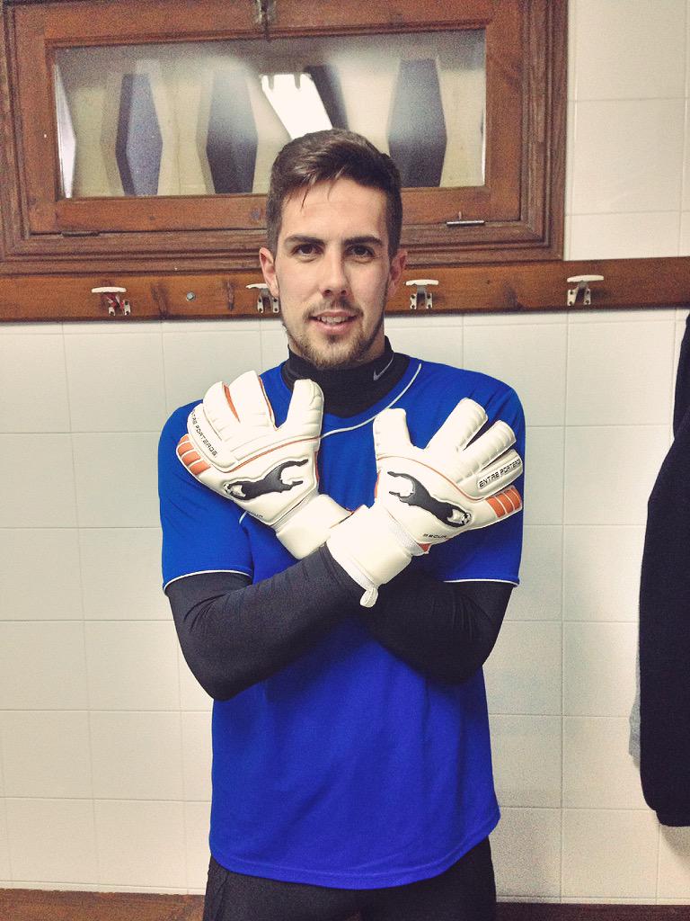 ToloBRamis's tweet photo. Contento porque @AsocEntrePorter confie en mi y me hagan sentirme seguro con los nuevos guantes EP http://t.co/wfRmv1n3dL
