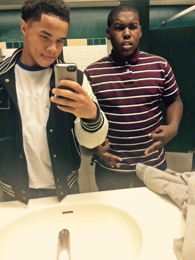 freesh_princee's tweet photo. 😅👀 http://t.co/MwMnMc669g