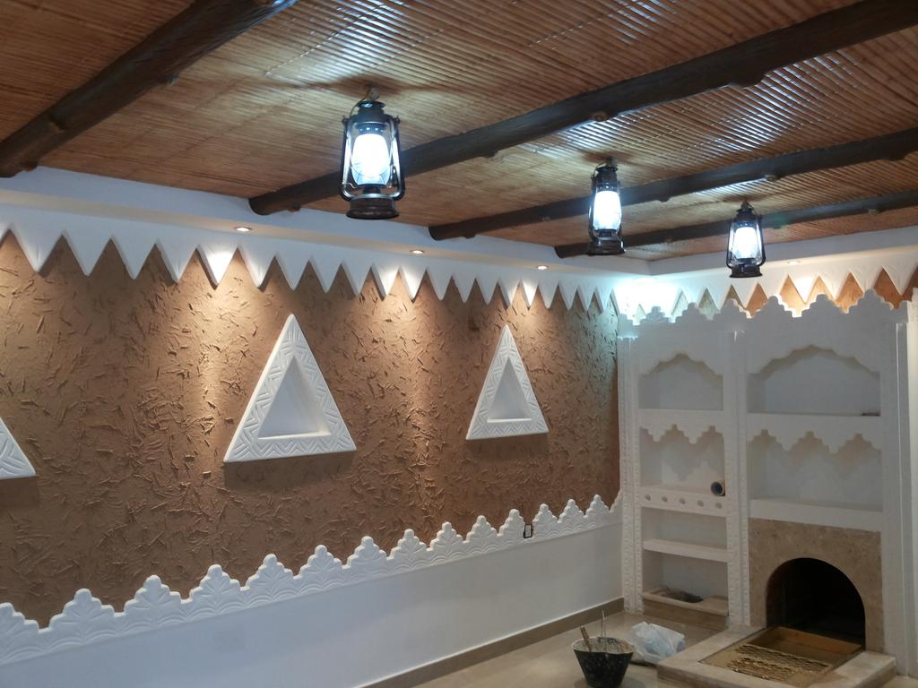 تنفيذ كافه اعمال (القرميد، المشبات، الغرف التراثيه) للتواصل -الرياض0504599770