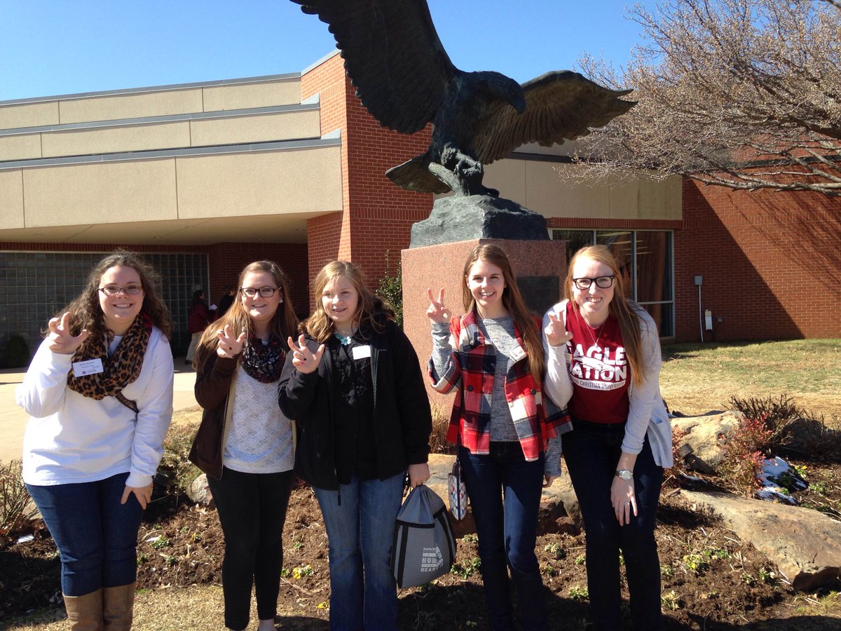 OC_admissions's tweet image. Who do YOU see in this photo?! #OCSpringVisit