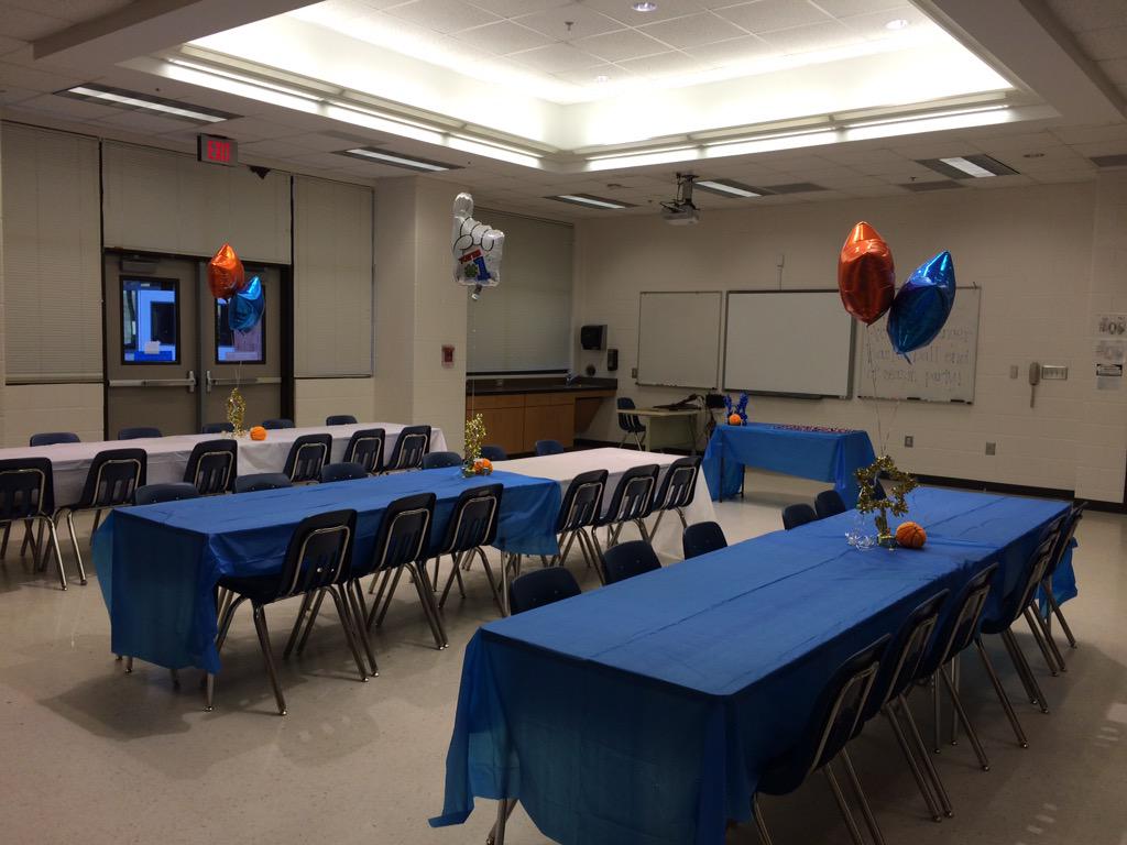 challengerrrhs's tweet photo. Setting up for our party tomorrow! Can't wait to see you all there😊 http://t.co/w5hIMoUxes