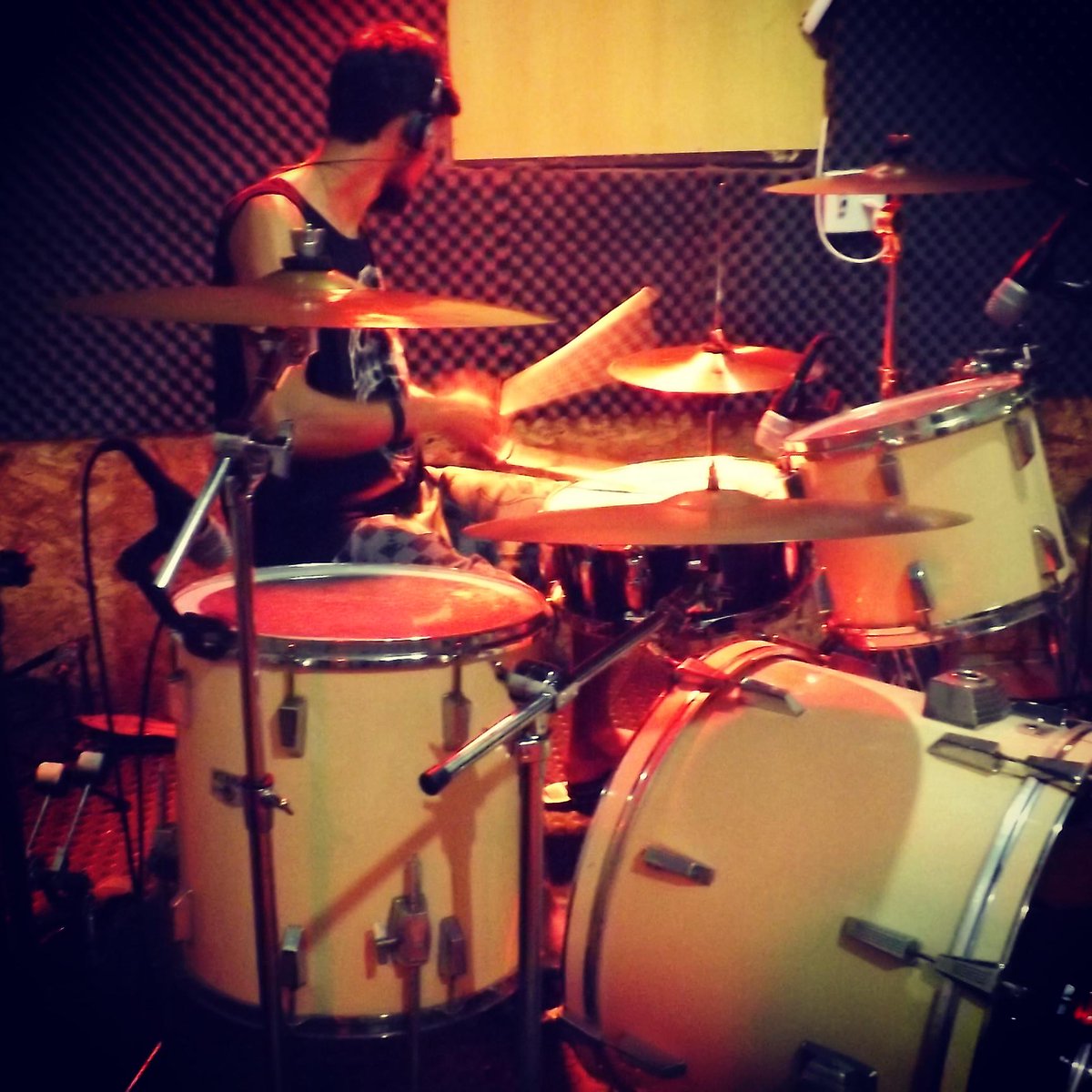 AlanAmericoo's tweet photo. Gravação do primero cd do Hideout http://t.co/iV4jVNdPDH