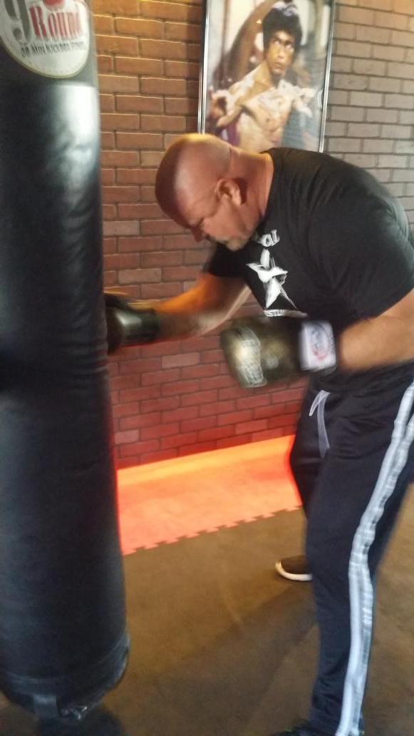 9RoundFolsomCA's tweet photo. All ages..all fitness levels! http://t.co/LuMLZQjJFv