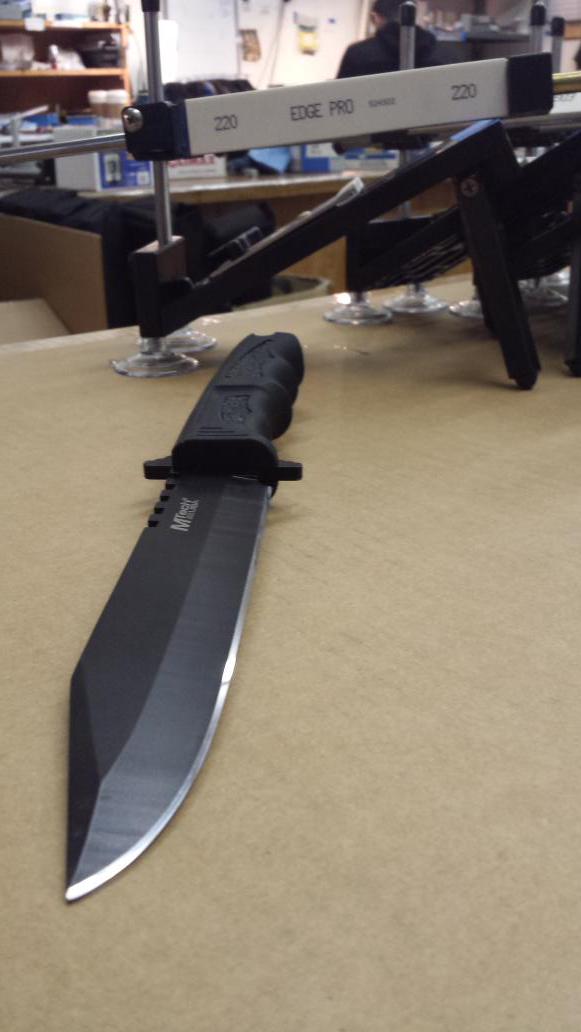 EdgeProINC's tweet image. Sharpened at 23 degrees with the Edge Pro, finished with a 3000 grit polish tape.