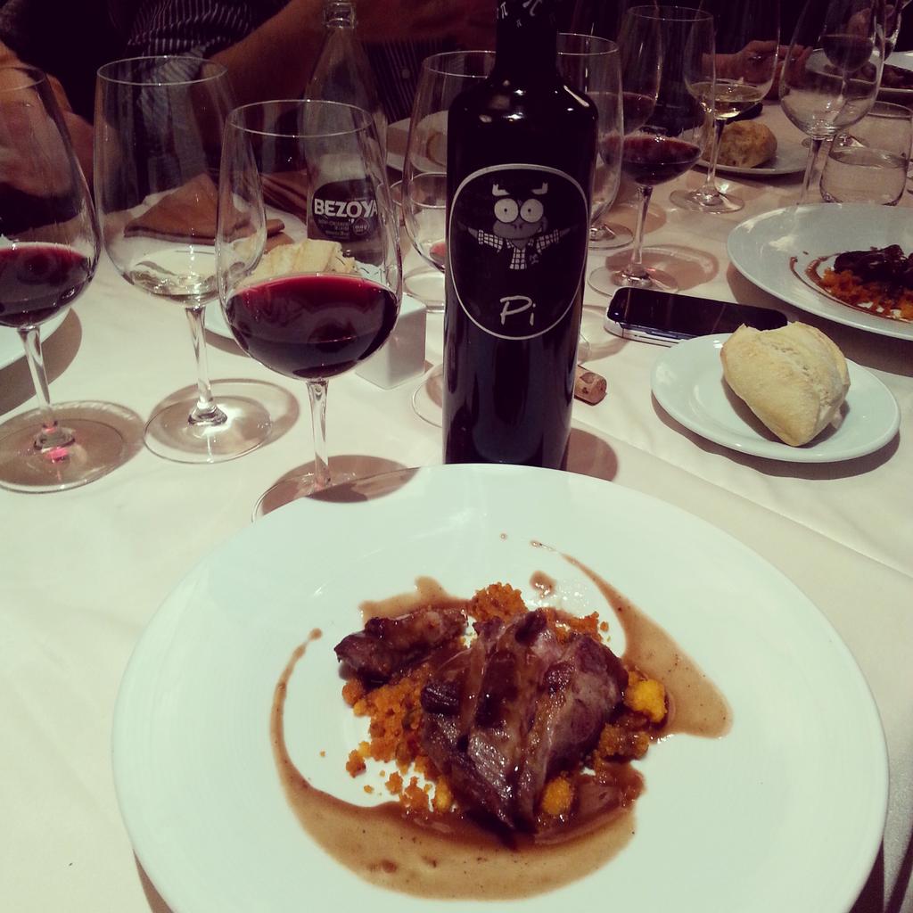 Acabamos con Pi acompañado de Presa Ibérica con Migas @ Restaurante El 18 (Madrid) #maridaje #vino